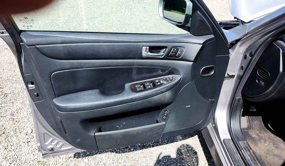 2012 HYUNDIA GENESIS