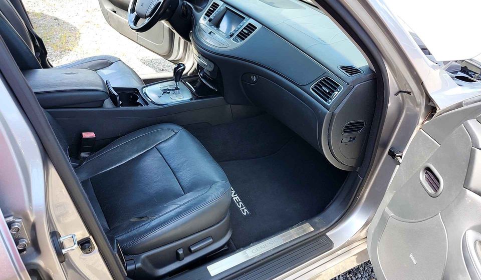 2012 HYUNDIA GENESIS