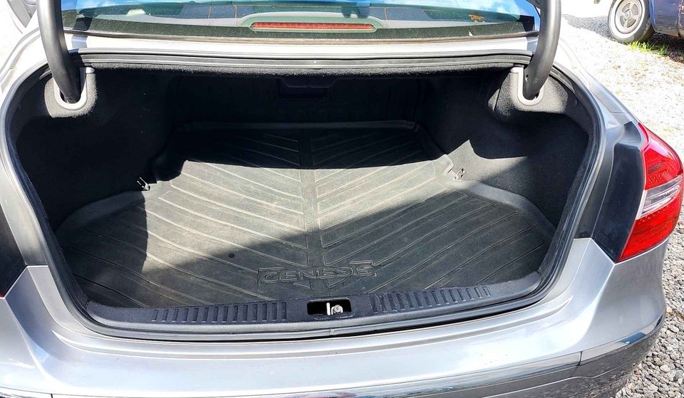 2012 HYUNDIA GENESIS