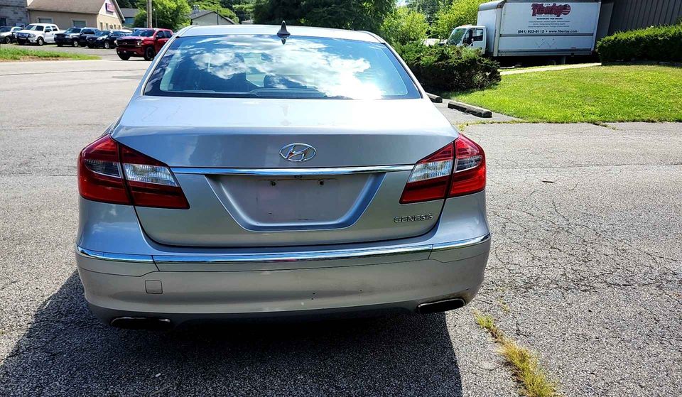 2012 HYUNDIA GENESIS