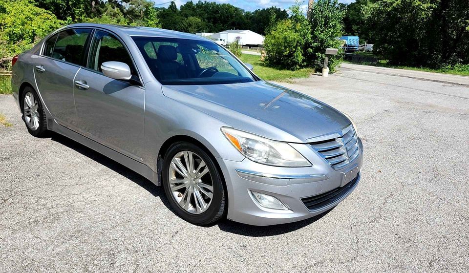 2012 HYUNDIA GENESIS