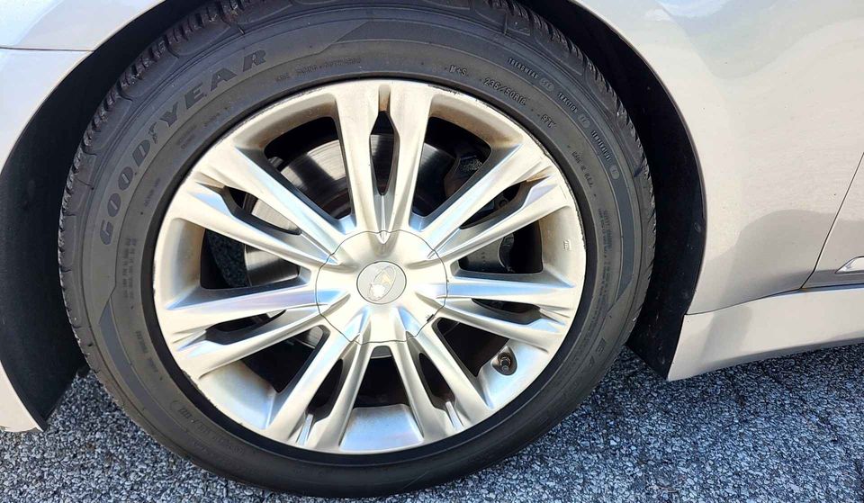 2012 HYUNDIA GENESIS