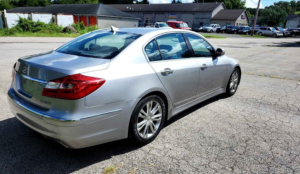 2012 HYUNDIA GENESIS