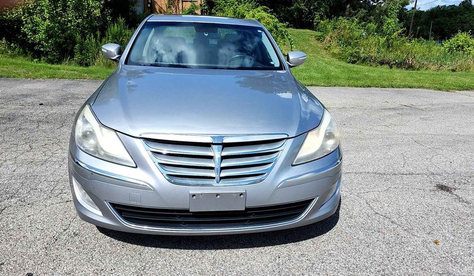 2012 HYUNDIA GENESIS