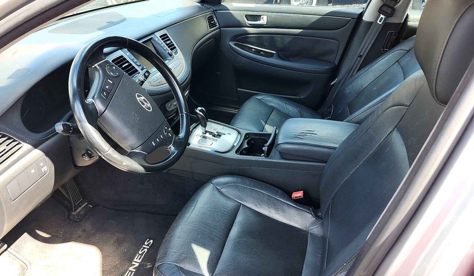 2012 HYUNDIA GENESIS