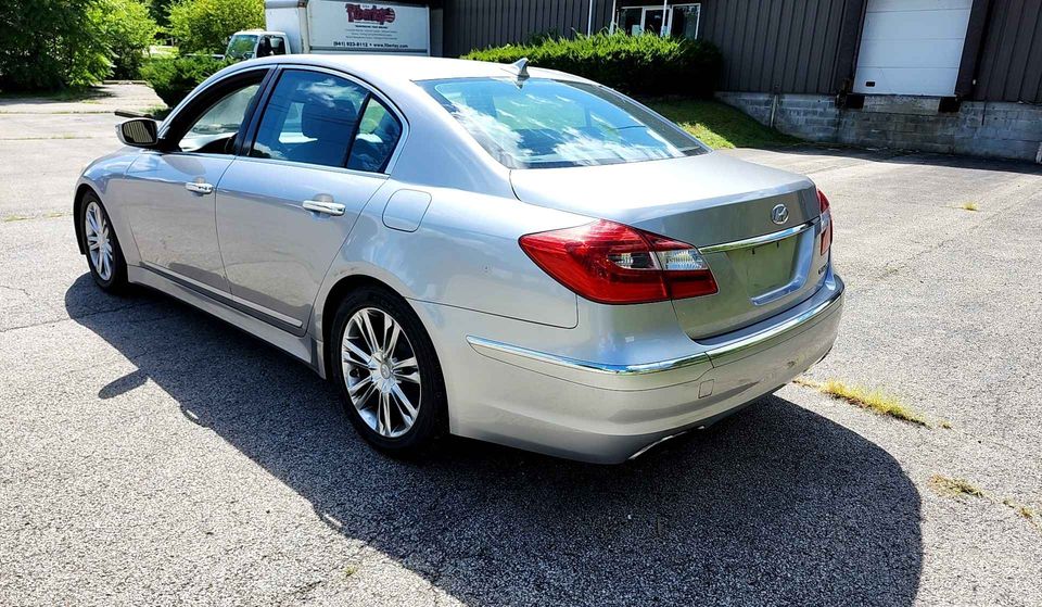 2012 HYUNDIA GENESIS