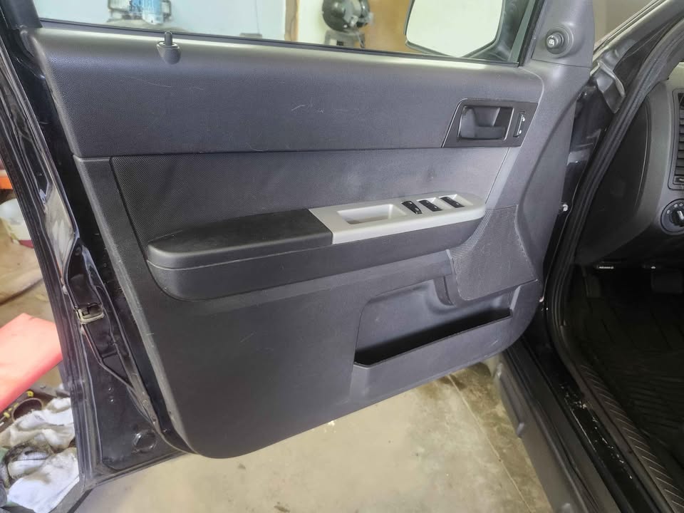 2011 FORD ESCAPE